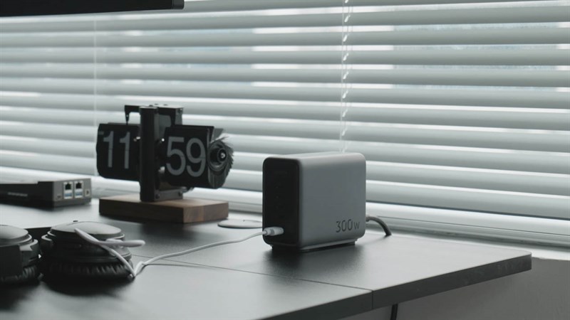 Trên tay Ugreen Nexode 300 W