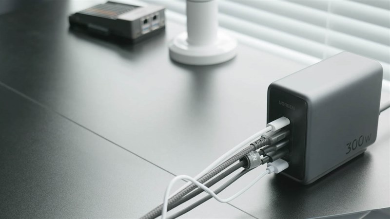 Trên tay Ugreen Nexode 300 W