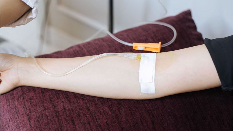 Có nên truyền nước biển tại nhà hay không? Có nên truyền nước biển tại nhà hay không?
