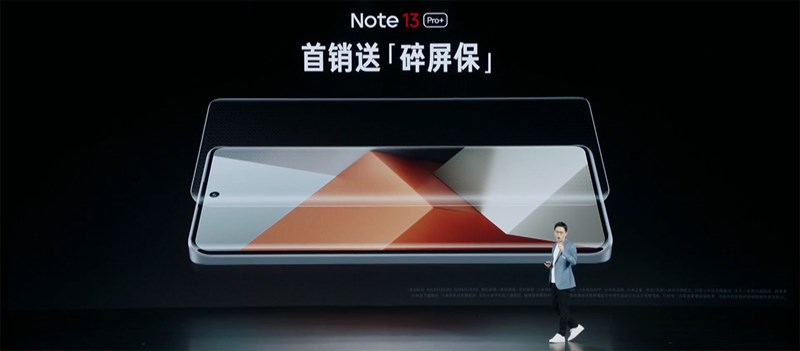 Redmi Note 13 Pro+ được thiết kế dạng cong và có lớp kính cường lực Gorilla Glass Victus bảo vệ Redmi Note 13 Pro+ được thiết kế dạng cong và có lớp kính cường lực Gorilla Glass Victus bảo vệ