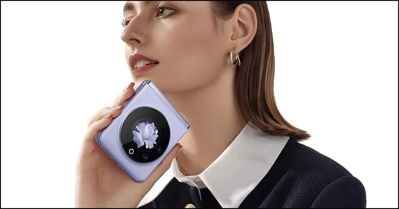 Tecno Phantom V Flip 5G có thiết kế màn hình ngoài lấy cảm hứng từ vũ trụ