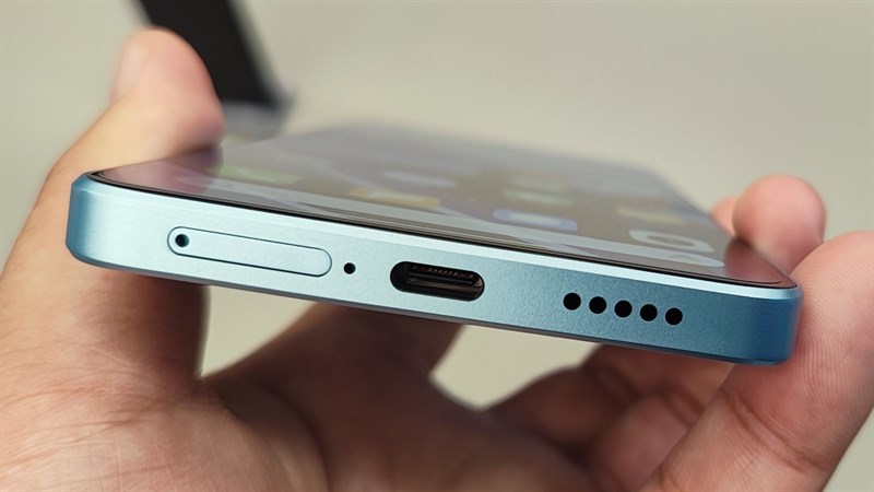 Cạnh dưới của Redmi Note 13 Pro