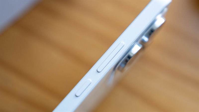 Cạnh phải của Redmi Note 13 Pro với các phím vật lý