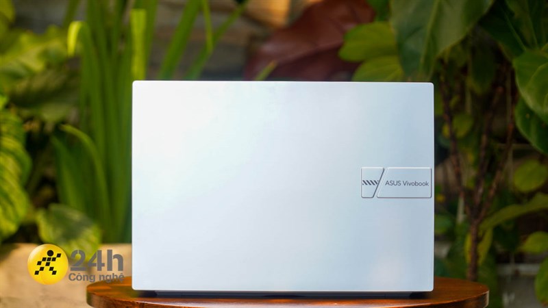 ASUS Vivobook 16 X1605VA sở hữu thiết kế đơn giản, tinh tế