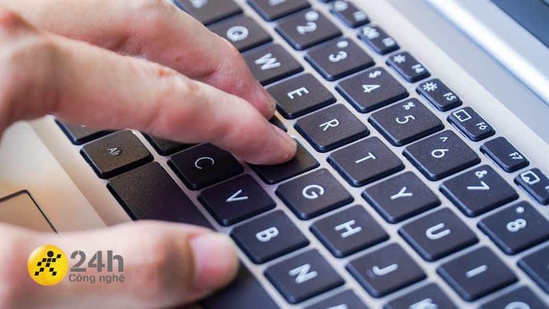 Hệ thống bàn phím của ASUS Vivobook 16 X1605VA cho trải nghiệm gõ phím tốt