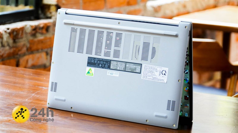 ASUS VivoBook 16 X1605VA còn sở hữu không gian lớn nên khả năng tản nhiệt rất tốt