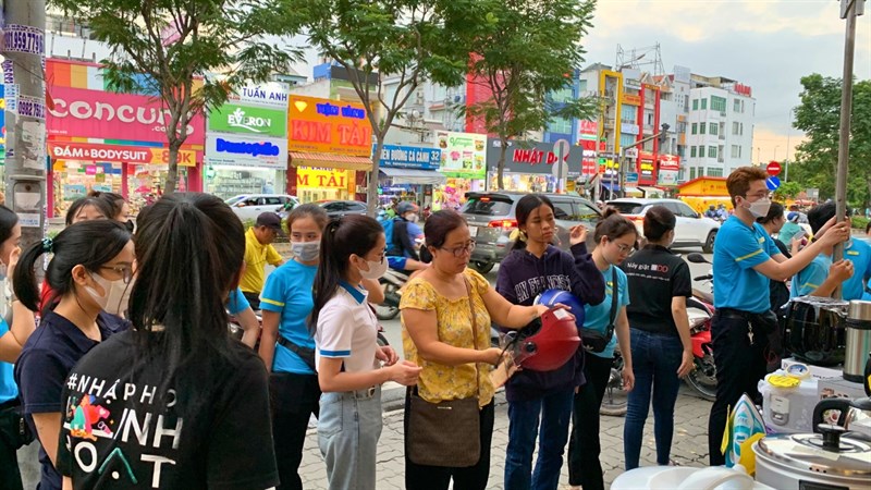 Toàn cảnh sự kiện Giá Rẻ Quá - Quà Nhiều Quá