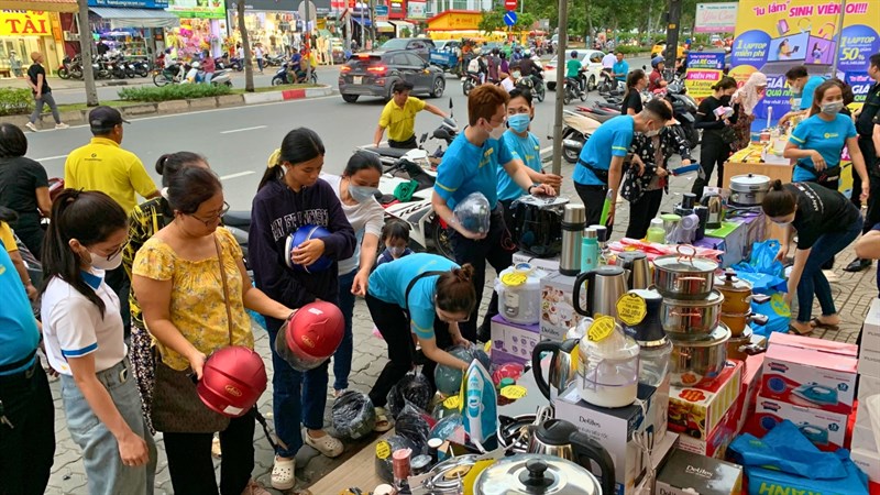 Toàn cảnh sự kiện Giá Rẻ Quá - Quà Nhiều Quá