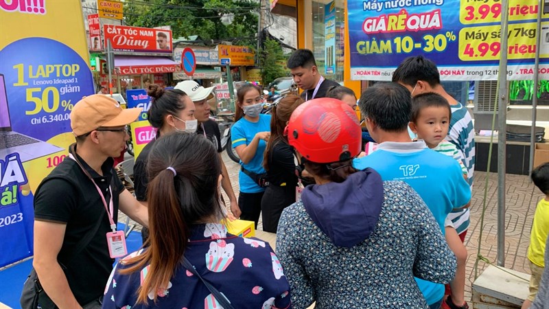 Toàn cảnh sự kiện Giá Rẻ Quá - Quà Nhiều Quá