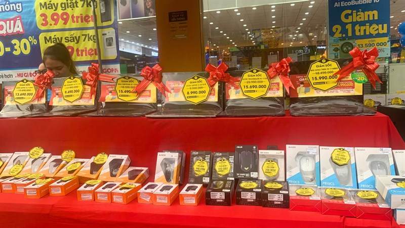 Toàn cảnh sự kiện Giá Rẻ Quá - Quà Nhiều Quá