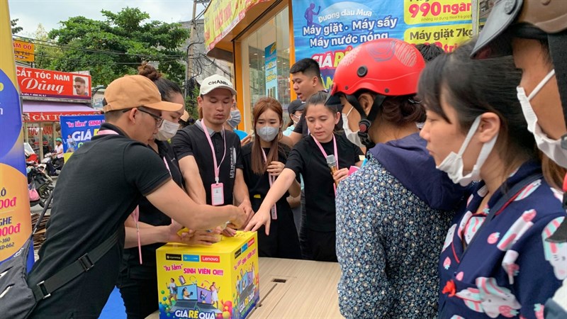 Toàn cảnh sự kiện Giá Rẻ Quá - Quà Nhiều Quá