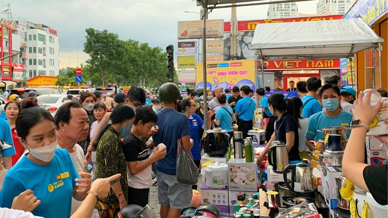 Toàn cảnh sự kiện Giá Rẻ Quá - Quà Nhiều Quá