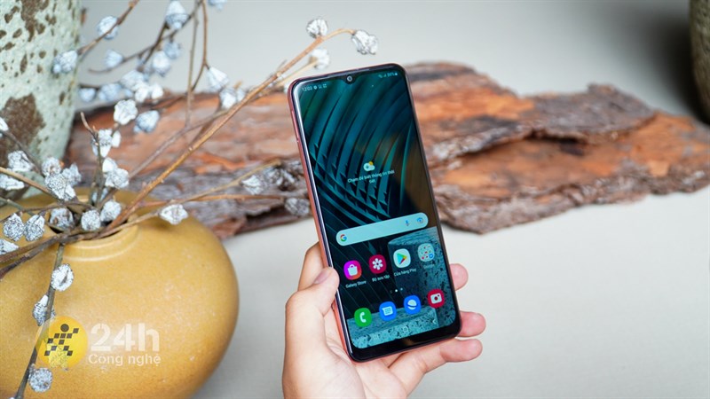 Thêm vào đó, Galaxy A06 có thể được trang bị dung lượng RAM 6 GB + 128 GB bộ nhớ trong Thêm vào đó, Galaxy A06 có thể được trang bị dung lượng RAM 6 GB + 128 GB bộ nhớ trong
