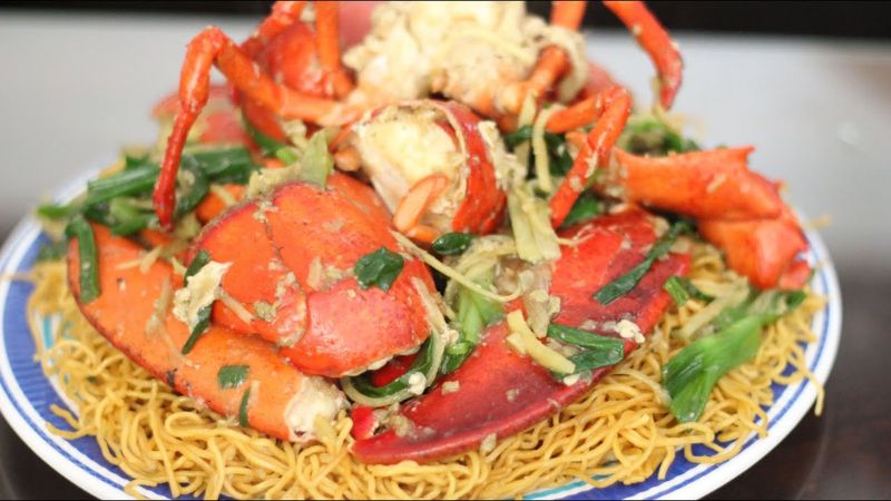 Lobster fried noodles
