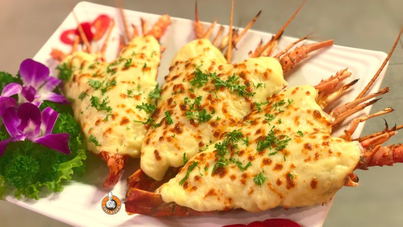 Grilled lobster with cheese