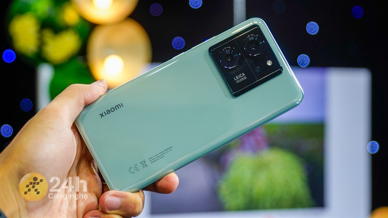 Xiaomi 13T có ngoại hình vuông vắn, kết hợp các nét bo cong nhẹ ở các cạnh