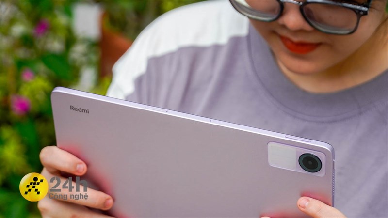 Cạnh trên của Redmi Pad SE.