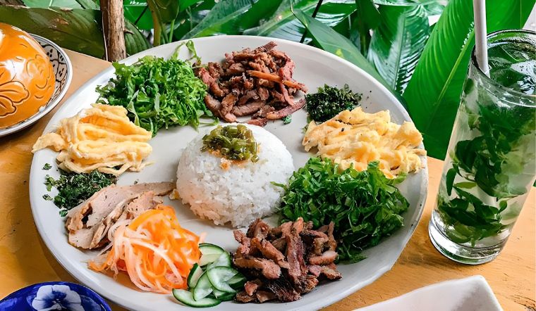 Thưởng thức cơm âm phủ - Tinh hoa ẩm thực xứ Huế