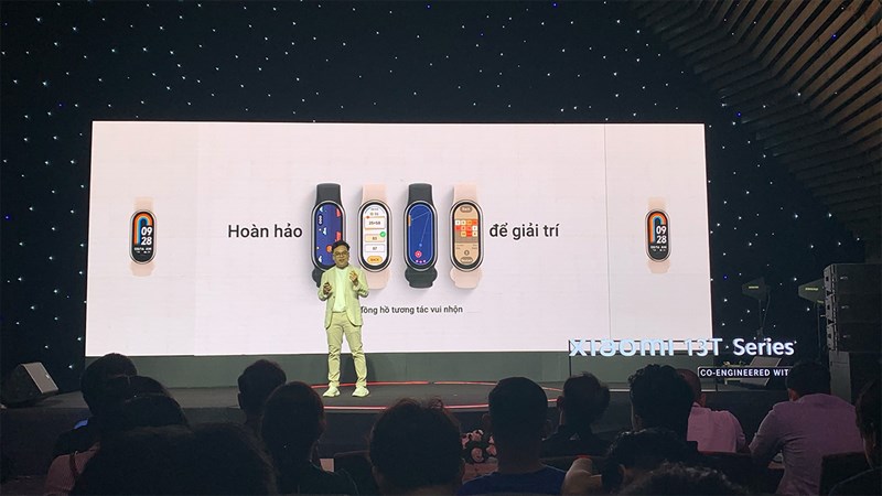 Màn hình đẹp cùng việc hỗ trợ nhiều mặt đồng hồ đã khiến Smart Band 8 trở thành thiết bị hoàn hảo để giải trí Màn hình đẹp cùng việc hỗ trợ nhiều mặt đồng hồ đã khiến Smart Band 8 trở thành thiết bị hoàn hảo để giải trí