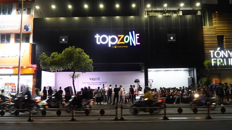 Toàn cảnh sự kiện giao hàng và mở bán sớm iPhone 15 Series Toàn cảnh sự kiện giao hàng và mở bán sớm iPhone 15 Series