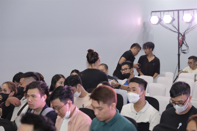 Toàn cảnh sự kiện giao hàng và mở bán sớm iPhone 15 Series Toàn cảnh sự kiện giao hàng và mở bán sớm iPhone 15 Series