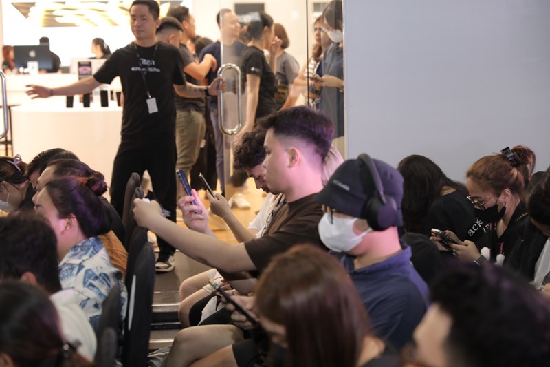 Toàn cảnh sự kiện giao hàng và mở bán sớm iPhone 15 Series Toàn cảnh sự kiện giao hàng và mở bán sớm iPhone 15 Series