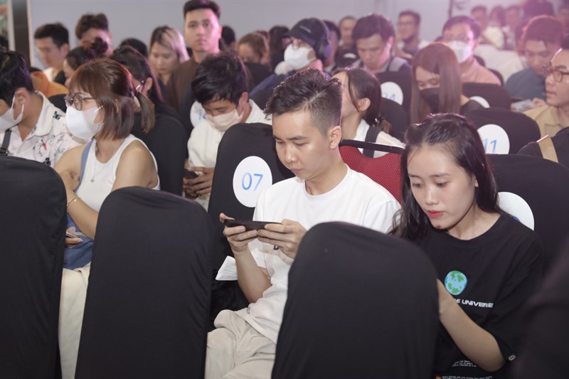 Toàn cảnh sự kiện giao hàng và mở bán sớm iPhone 15 Series Toàn cảnh sự kiện giao hàng và mở bán sớm iPhone 15 Series