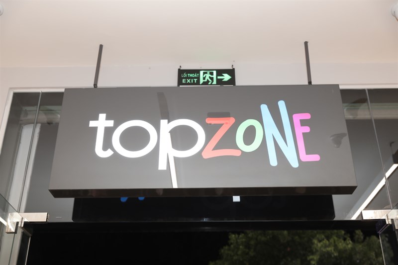 Toàn cảnh sự kiện giao hàng và mở bán sớm iPhone 15 Series Toàn cảnh sự kiện giao hàng và mở bán sớm iPhone 15 Series