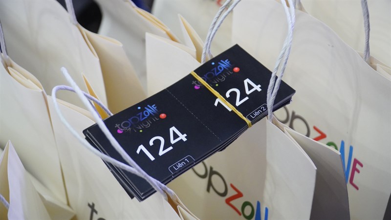 Toàn cảnh sự kiện giao hàng và mở bán sớm iPhone 15 Series Toàn cảnh sự kiện giao hàng và mở bán sớm iPhone 15 Series