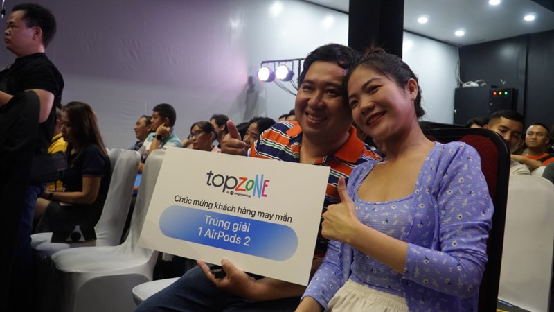 Toàn cảnh sự kiện giao hàng và mở bán sớm iPhone 15 Series Toàn cảnh sự kiện giao hàng và mở bán sớm iPhone 15 Series