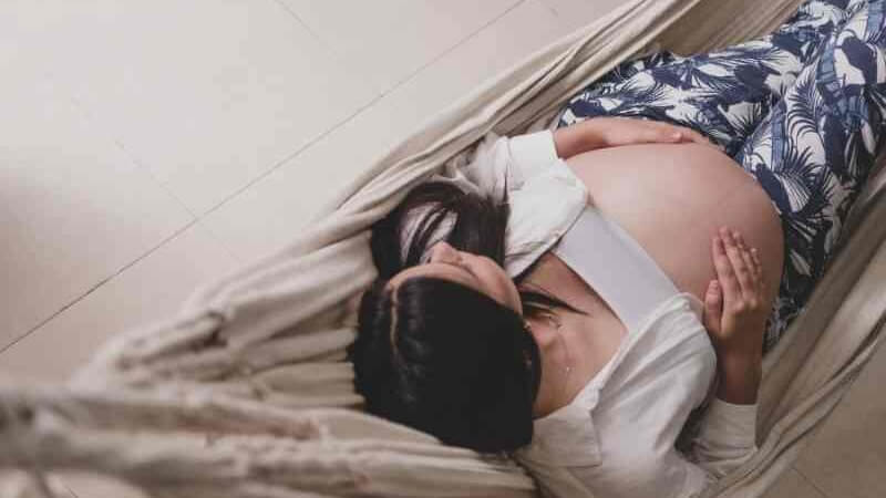 Tác hại khi bà bầu nằm võng Tác hại khi bà bầu nằm võng