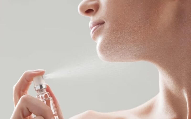 Skin scent là thuật ngữ chỉ loại hương tựa như mùi da tự nhiên của con người Skin scent là thuật ngữ chỉ loại hương tựa như mùi da tự nhiên của con người