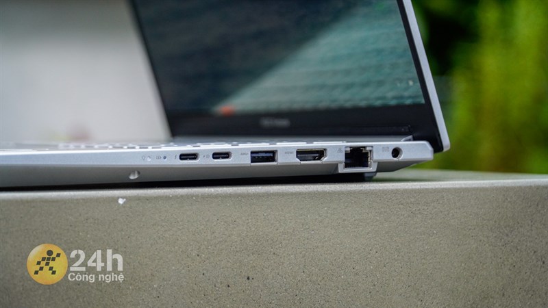 Cạnh trái của ASUS Vivobook Pro 16 OLED 2023 Cạnh trái của ASUS Vivobook Pro 16 OLED 2023