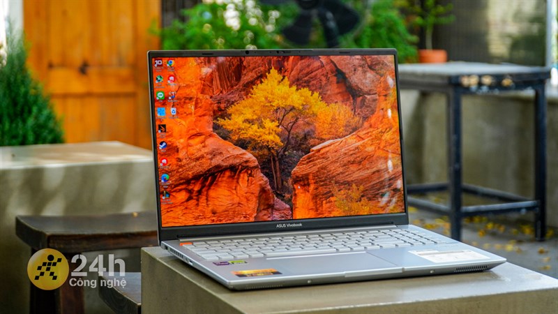 ASUS Vivobook Pro 16 OLED 2023 sở hữu màn hình lớn và chất lượng hiển thị cực kỳ nổi bật trong phân khúc ASUS Vivobook Pro 16 OLED 2023 sở hữu màn hình lớn và chất lượng hiển thị cực kỳ nổi bật trong phân khúc