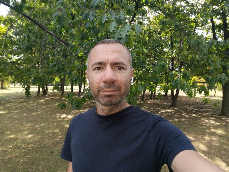 Ảnh selfie được chụp bởi camera selfie 32 MP ở mặt trước của Tecno Phantom V Flip Ảnh selfie được chụp bởi camera selfie 32 MP ở mặt trước của Tecno Phantom V Flip
