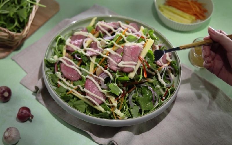 Rib eye of beef salad with purslane