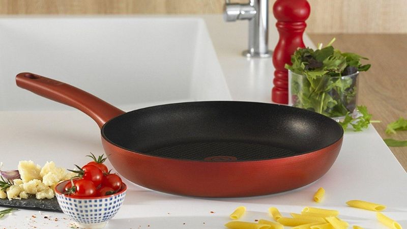 Should you replace a pan with a faulty bottom?