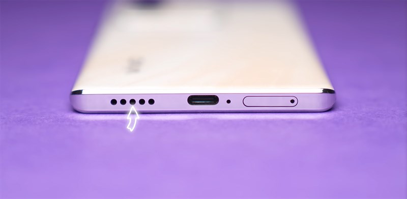Cạnh đáy của máy chứa dải loa, cổng sạc USB-C, mic và khe cắm SIM Cạnh đáy của máy chứa dải loa, cổng sạc USB-C, mic và khe cắm SIM