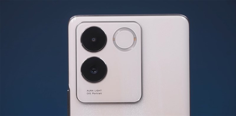 Điểm nổi bật trên thiết kế của Vivo T2 Pro 5G là cụm camera lớn hình chữ nhật Điểm nổi bật trên thiết kế của Vivo T2 Pro 5G là cụm camera lớn hình chữ nhật