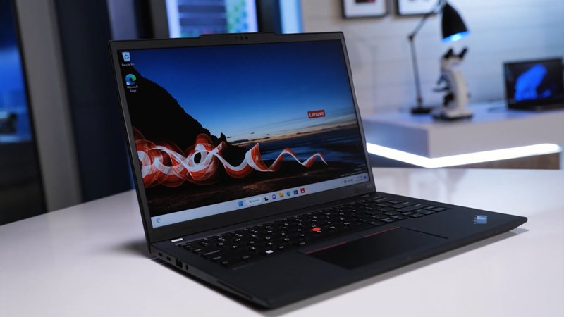 Lenovo ThinkPad X13 G4 sử dụng card đồ họa Intel Xe Graphics