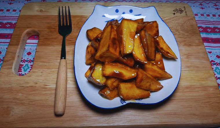 Cách làm khoai lang ngào đường thốt nốt ngọt lịm, ăn hoài không ngán