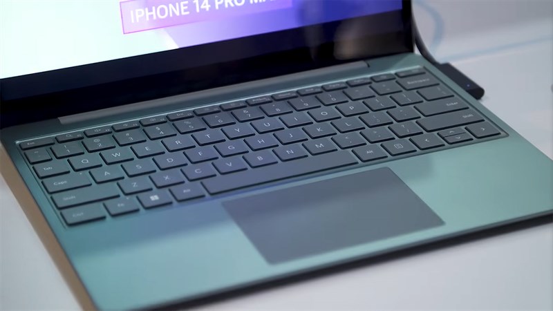 Surface Laptop Go 3 được sở hữu hệ thống bàn phím layout 68%