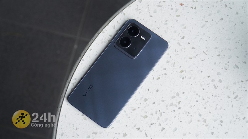 vivo V25E có cụm camera được trau chuốt hơn, thuộc dòng vivo V thuộc phân khúc cao hơn vivo V25E có cụm camera được trau chuốt hơn, thuộc dòng vivo V thuộc phân khúc cao hơn