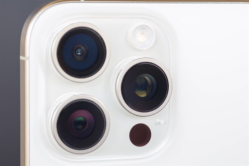 Các thông số camera của iPhone 15 Pro Max không có nhiều thay đổi so với thế hệ tiền nhiệm