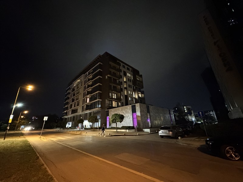 Ảnh chụp đêm được chụp bởi camera góc siêu rộng của iPhone 15 Pro Max