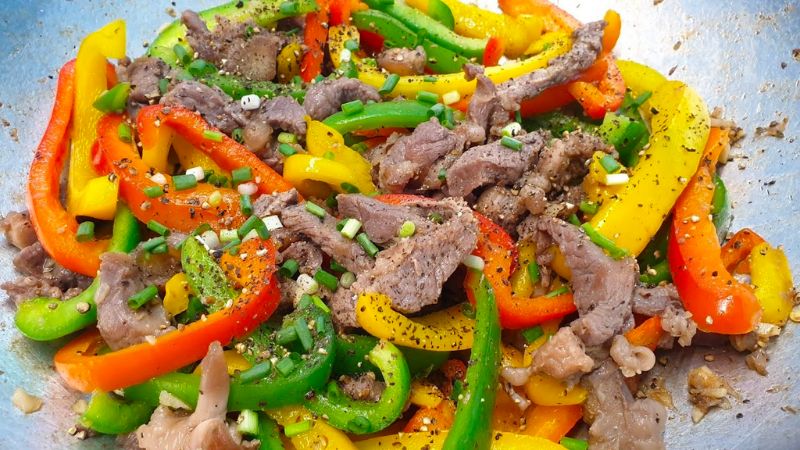 Stir-fried beef belly with bell peppers
