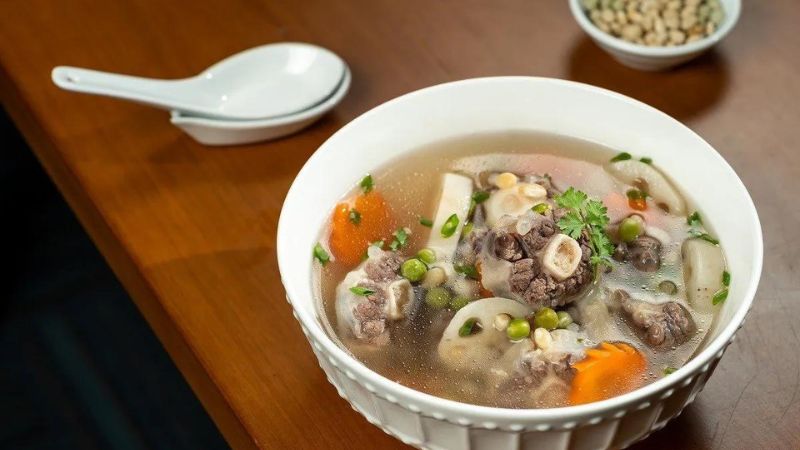 Đùi bò hầm đậu Hà Lan