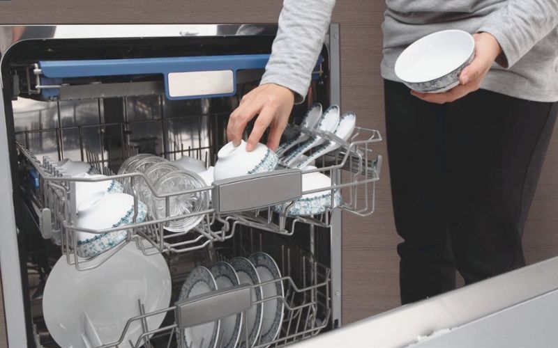 The pump of the dishwasher is faulty, causing loud noises during operation