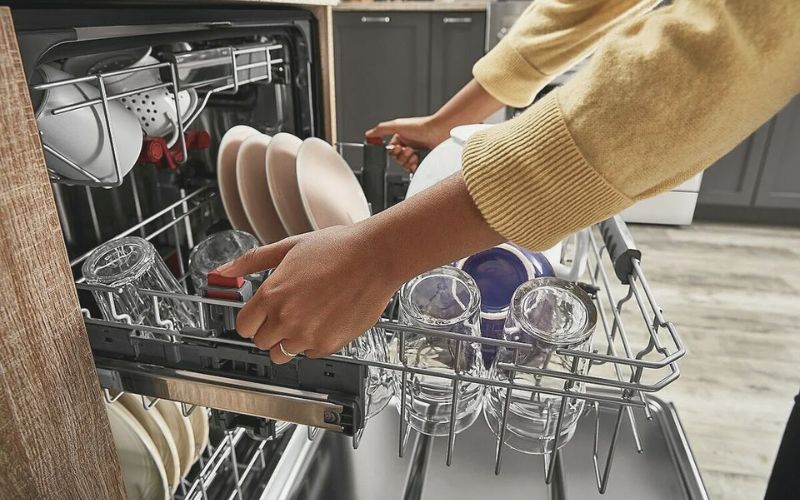 When using a dishwasher, it is necessary to regularly check and maintain the machine