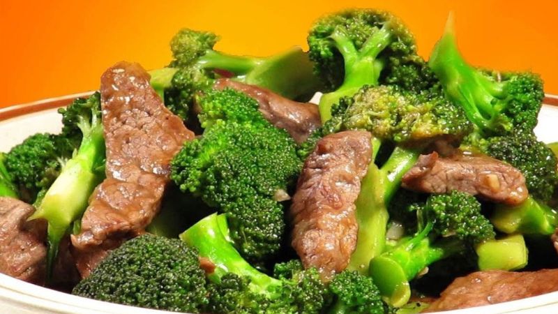 Stir-fried hump beef with vegetables